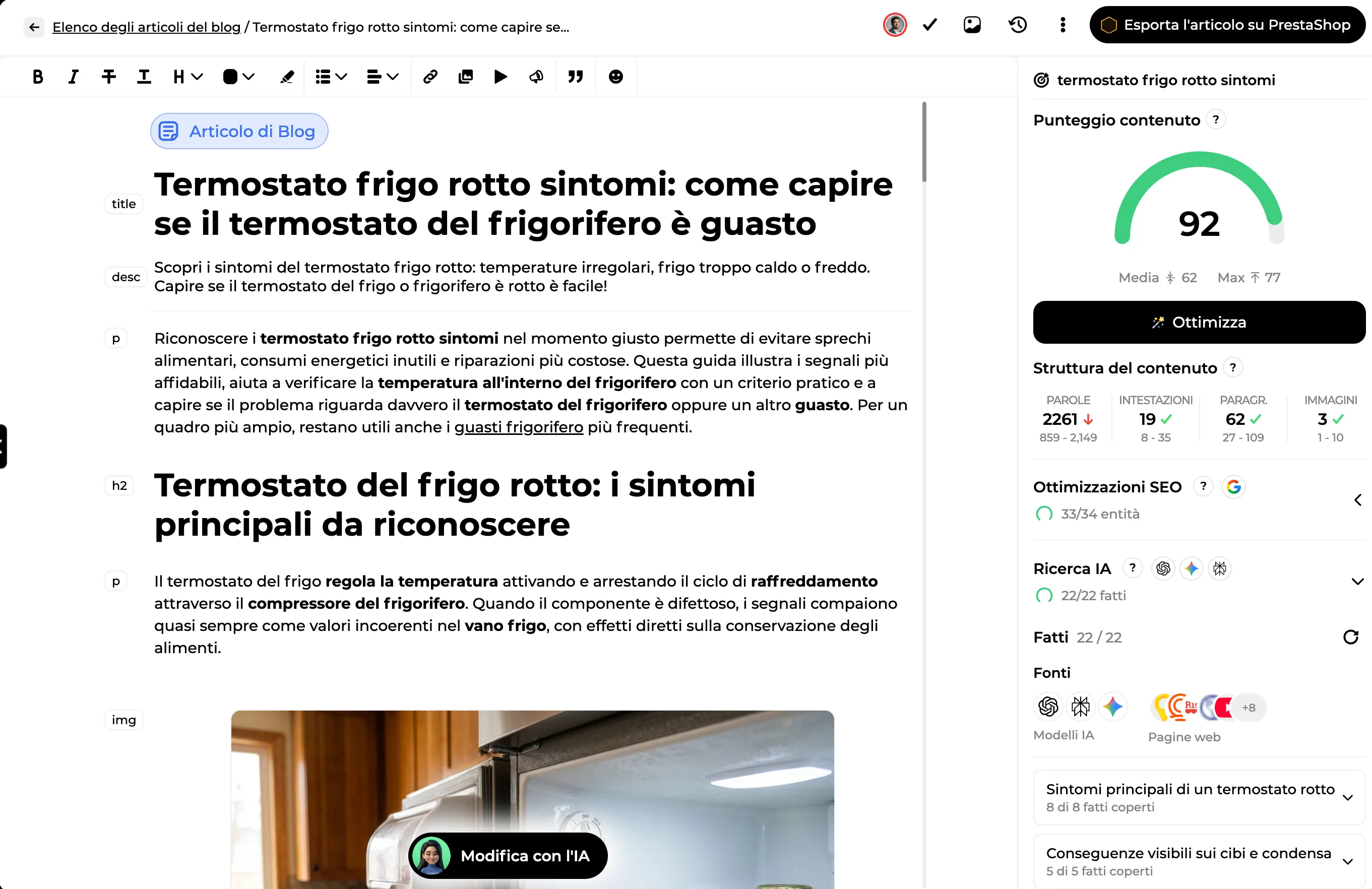 Articolo di blog scritto nell'editor, con il suo punteggio di contenuto e le sue fonti